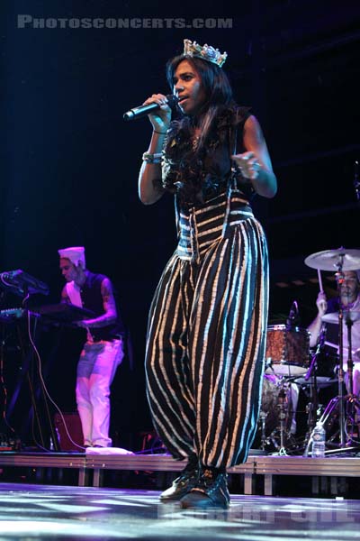 SANTIGOLD - 2011-09-06 - PARIS - Gaite Lyrique - 